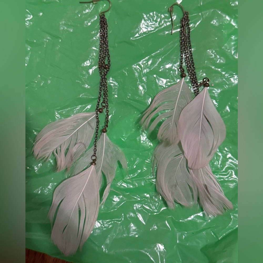 Boho Feather Drop Earrings in off white
